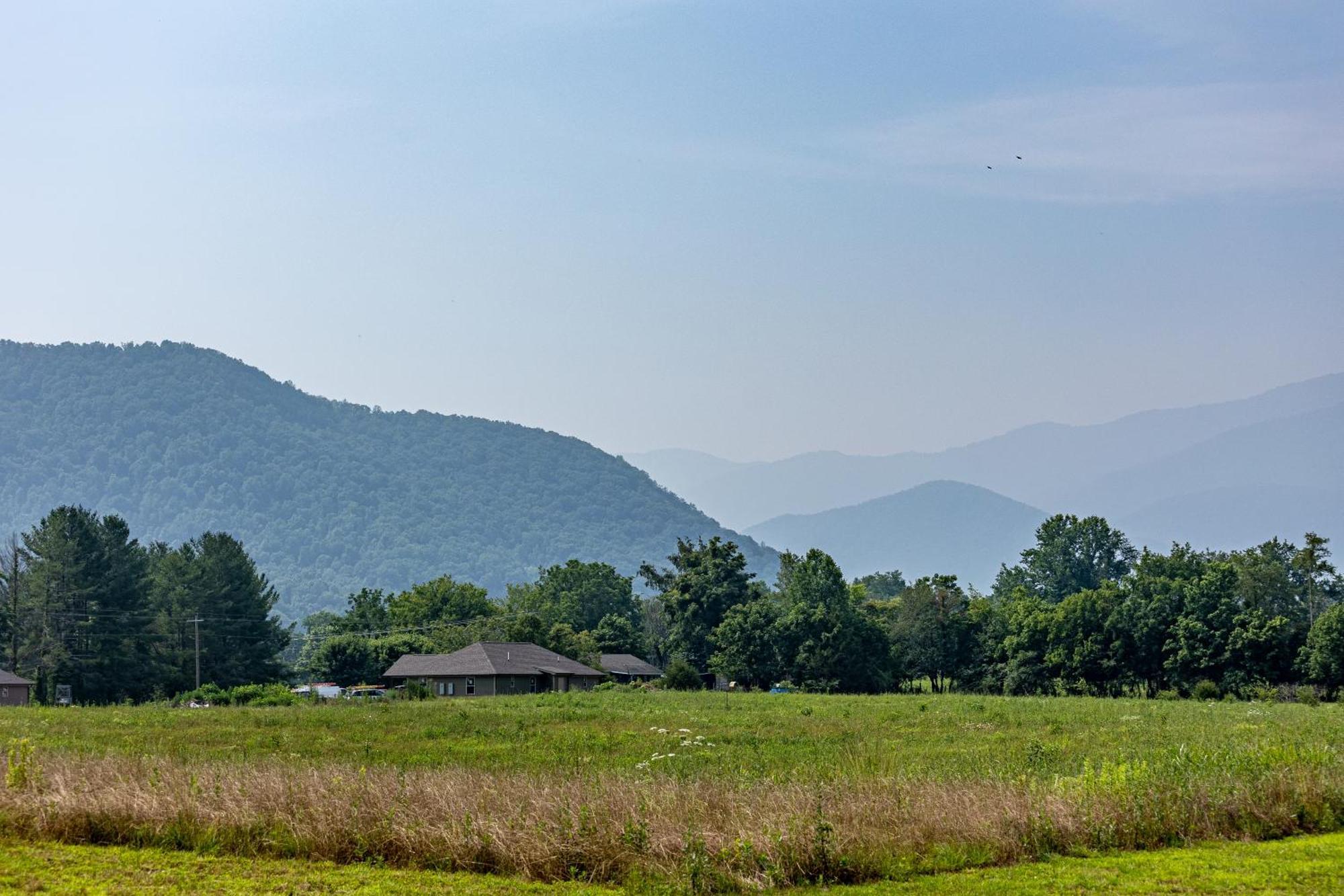 Misty Morning Meadow Breathtaking Smoky Mountain Cabin With Hot Tub, Views, & Free Tickets Villa Cosby Exterior photo